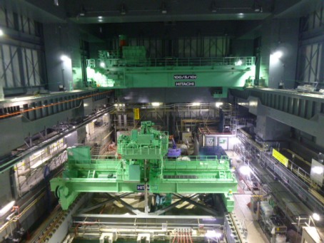 Cranes inside Fukushima Daiichi 4 cover, September 2013 454x341 Cranes inside Fukushima Daiichi 4 cover, September 2013 454x341